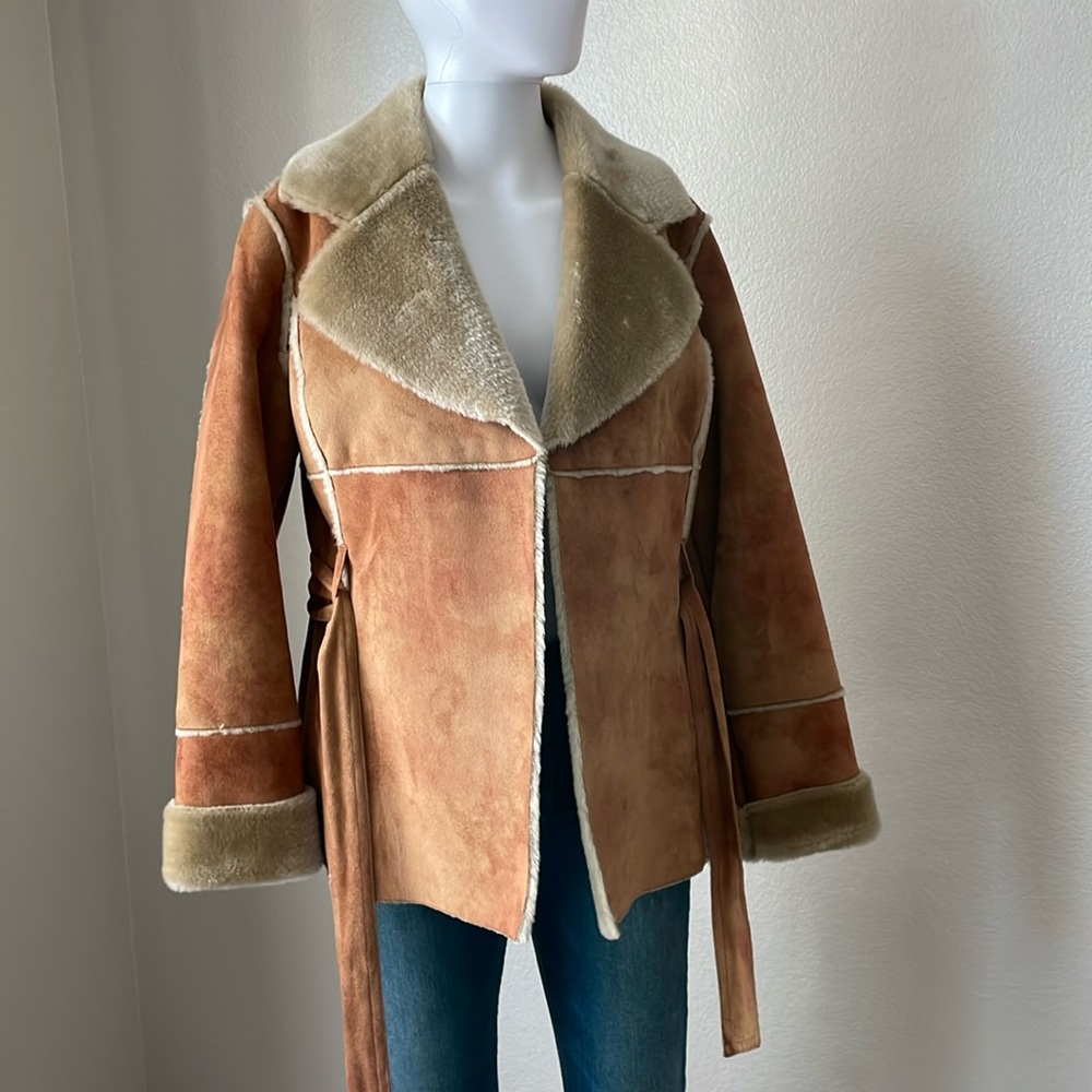 Elegant kenzo faux shearling coat
100% polyester material vintage appeal